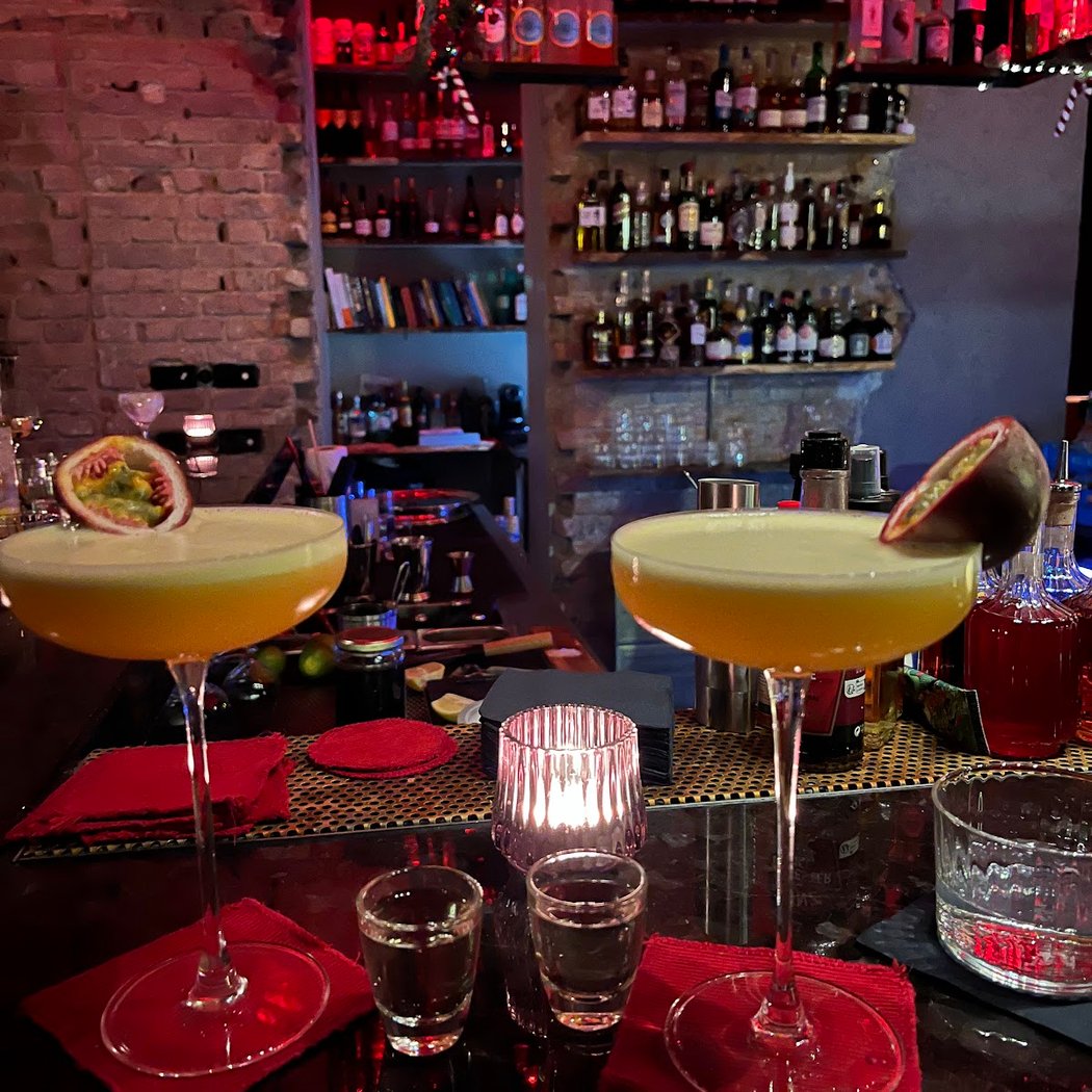 Luster Cocktail Bar 1
