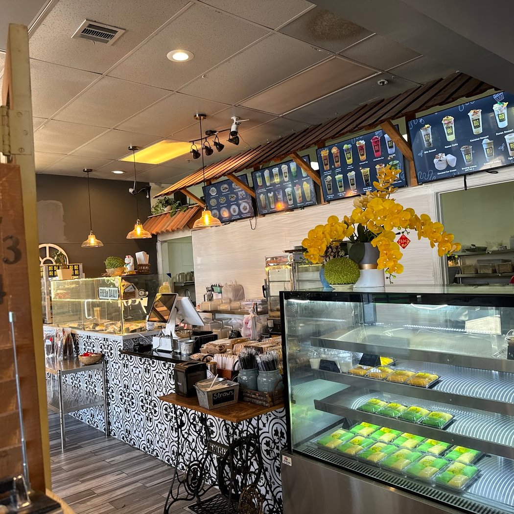 Dzui's Cakes and Desserts 3