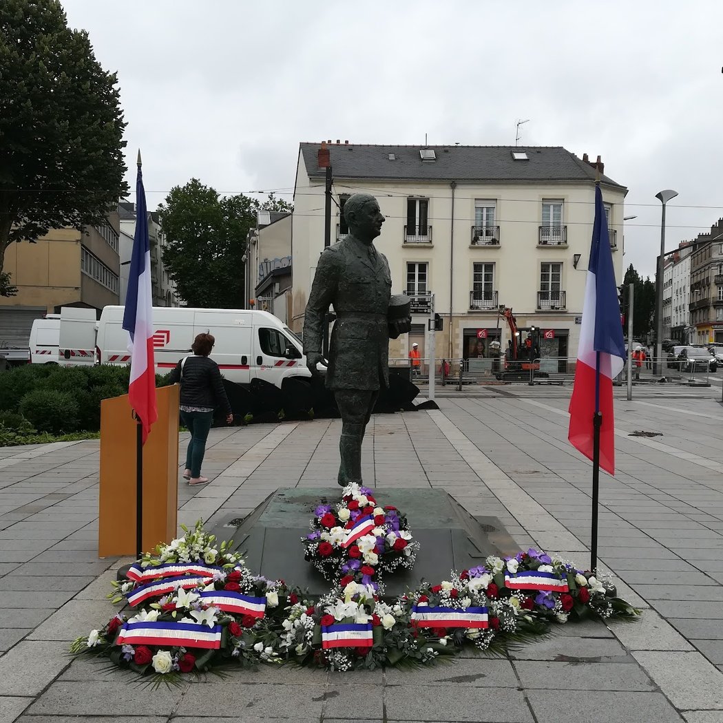 Monument de Charles de Gaulle 2