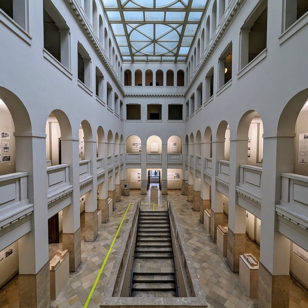 Peter-Behrens-Bau 1