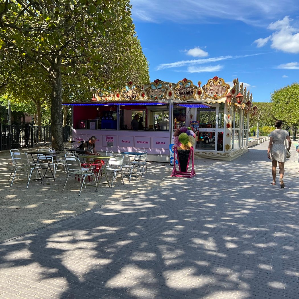 Manège et Confiserie du Square Maréchal Leclerc 2