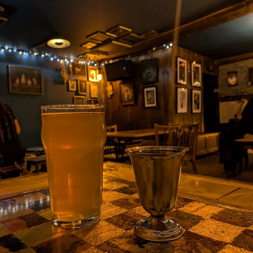 Aux 3 Corbeaux - Bar de sorcières 1