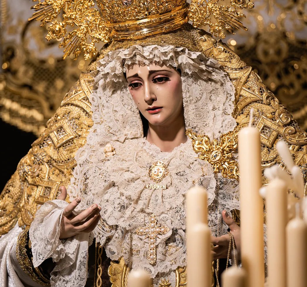 La Virgen del Carmen y su nuevo palio marrón y blanco 2