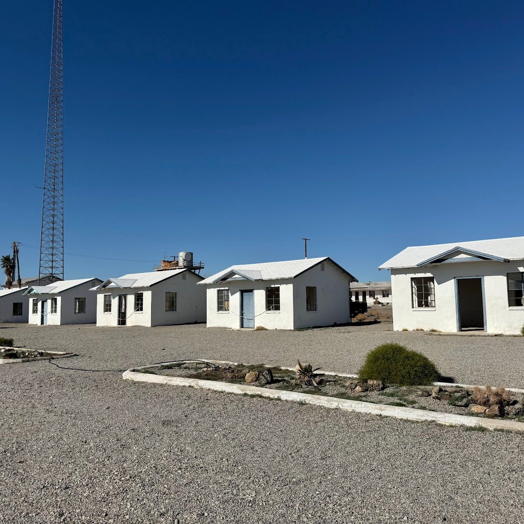 Roy's Motel & Cafe 2