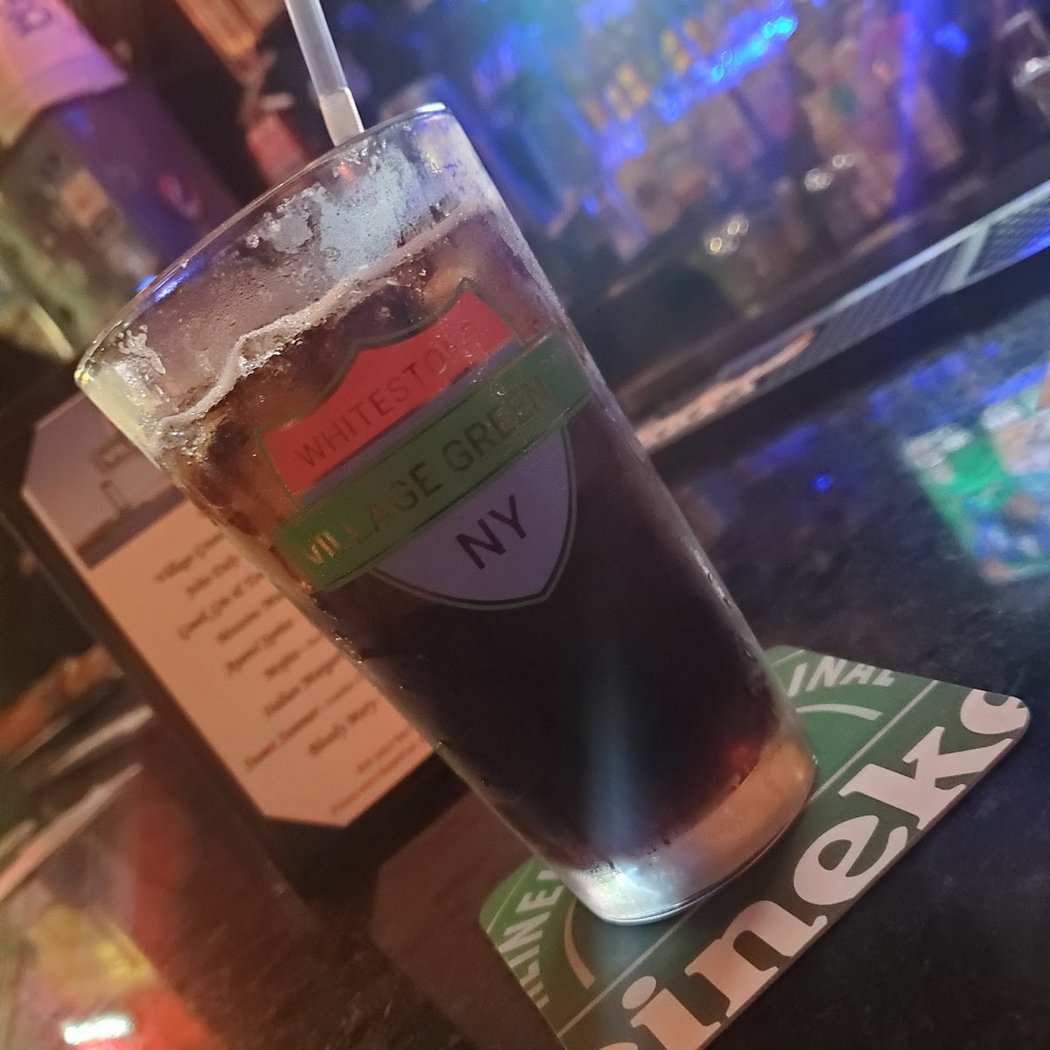 THE VILLAGE GREEN PUB WHITESTONE NY 4