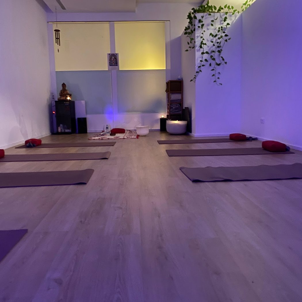 Centro Shambala Sevilla: Constelaciones Familiares, Yoga, Masajes y Meditación 3
