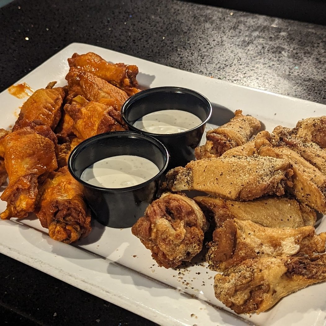 Masses Sports Bar & Grill 3