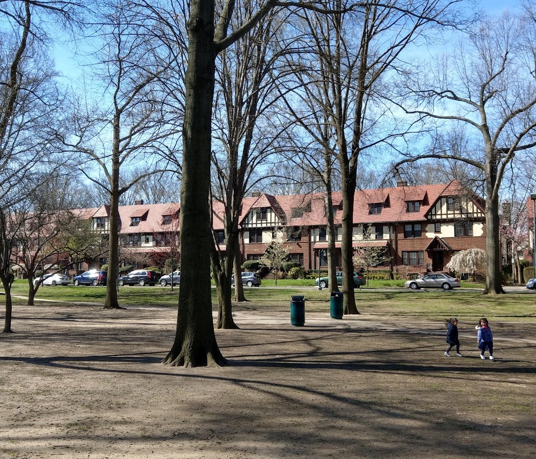 Hawthorne Park Forest Hills 4