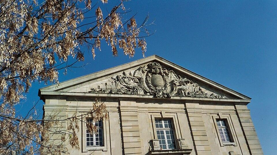 Fronton de la caserne Charras 1