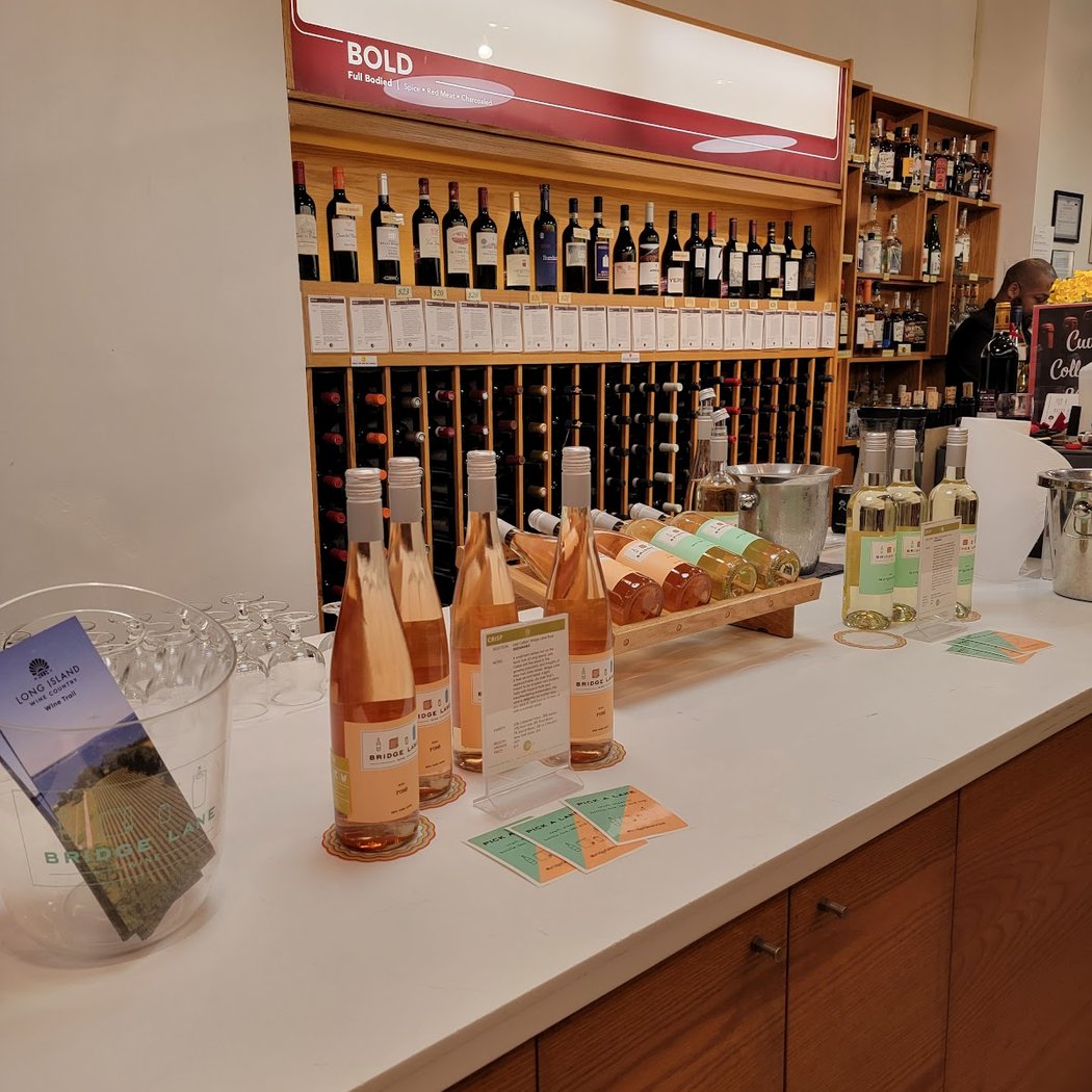 Pour Wines 3