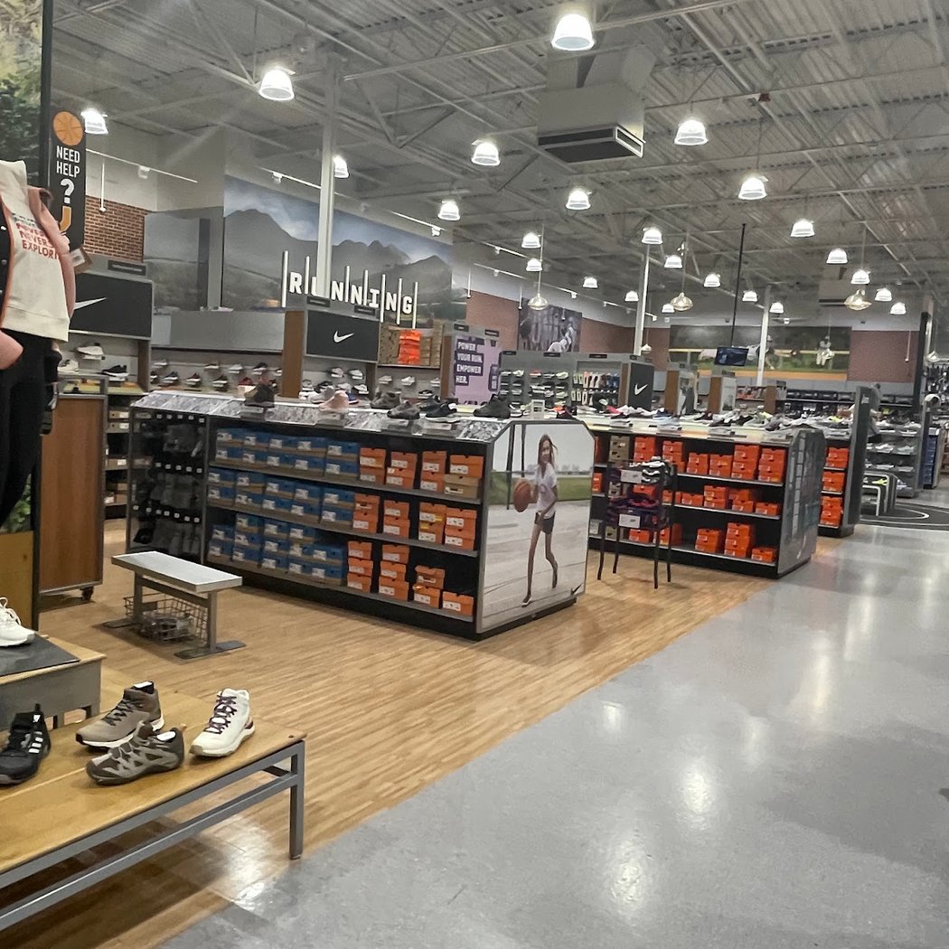 DICK'S Sporting Goods 3
