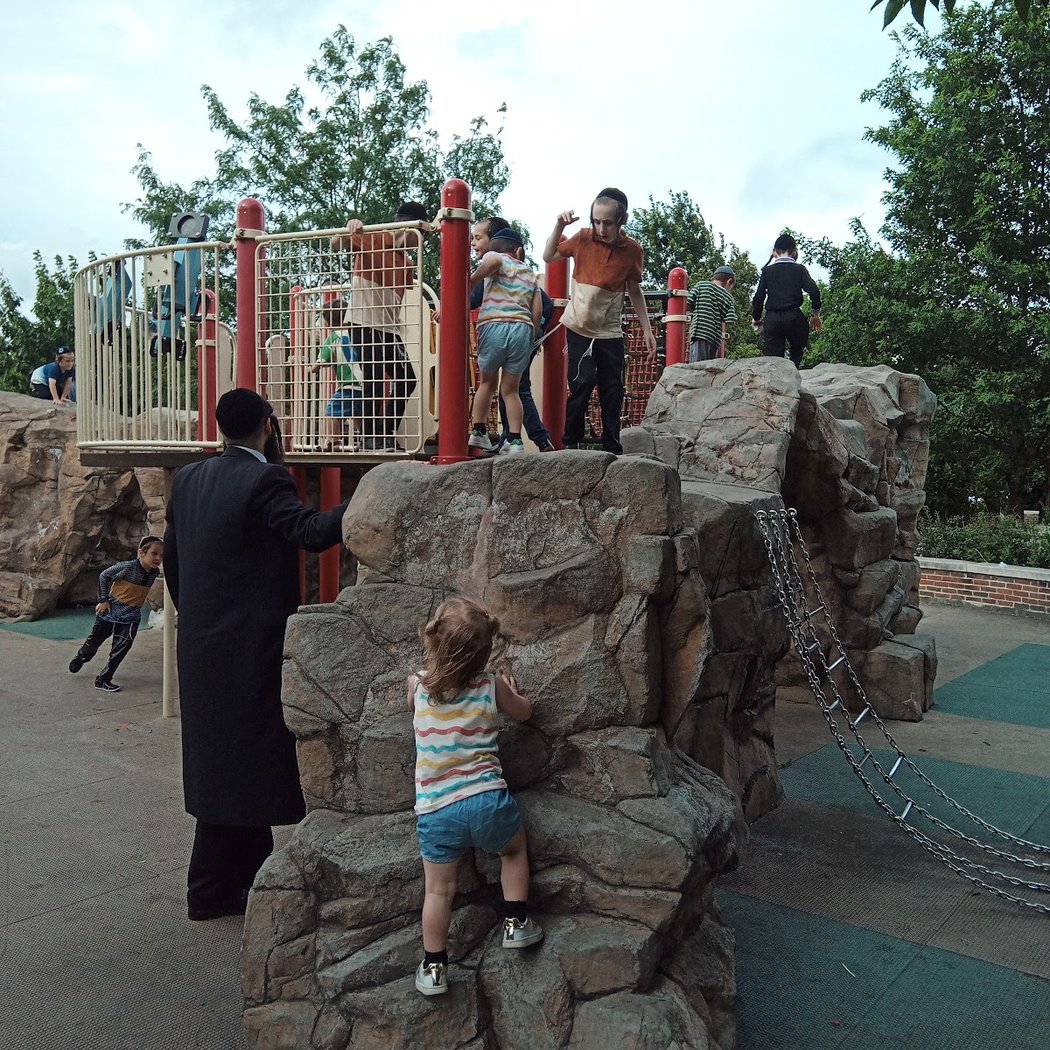 Gravesend Park playground 3