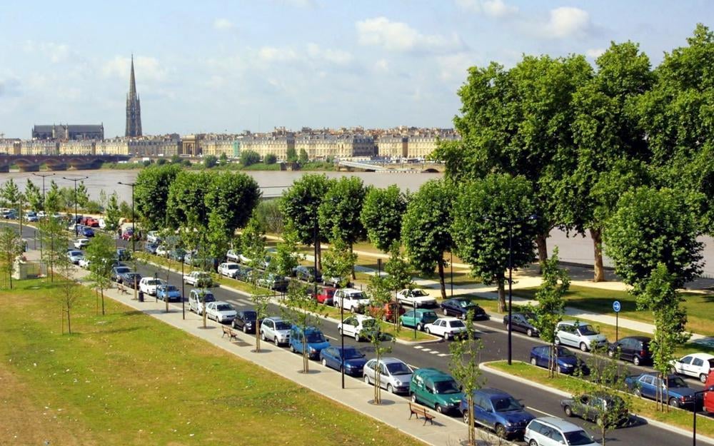 Quai des Queyries 1