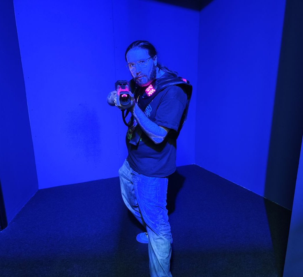 Laser World O'Parinor 5