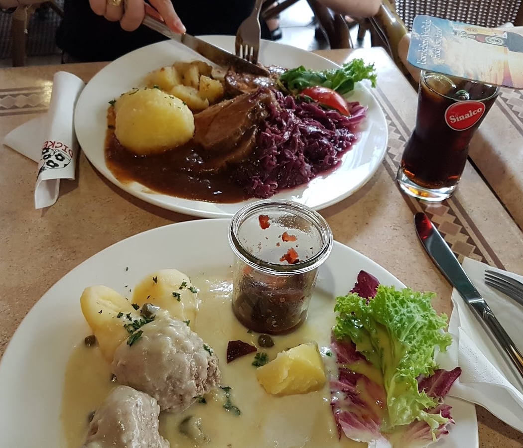 Dicke Wirtin 3
