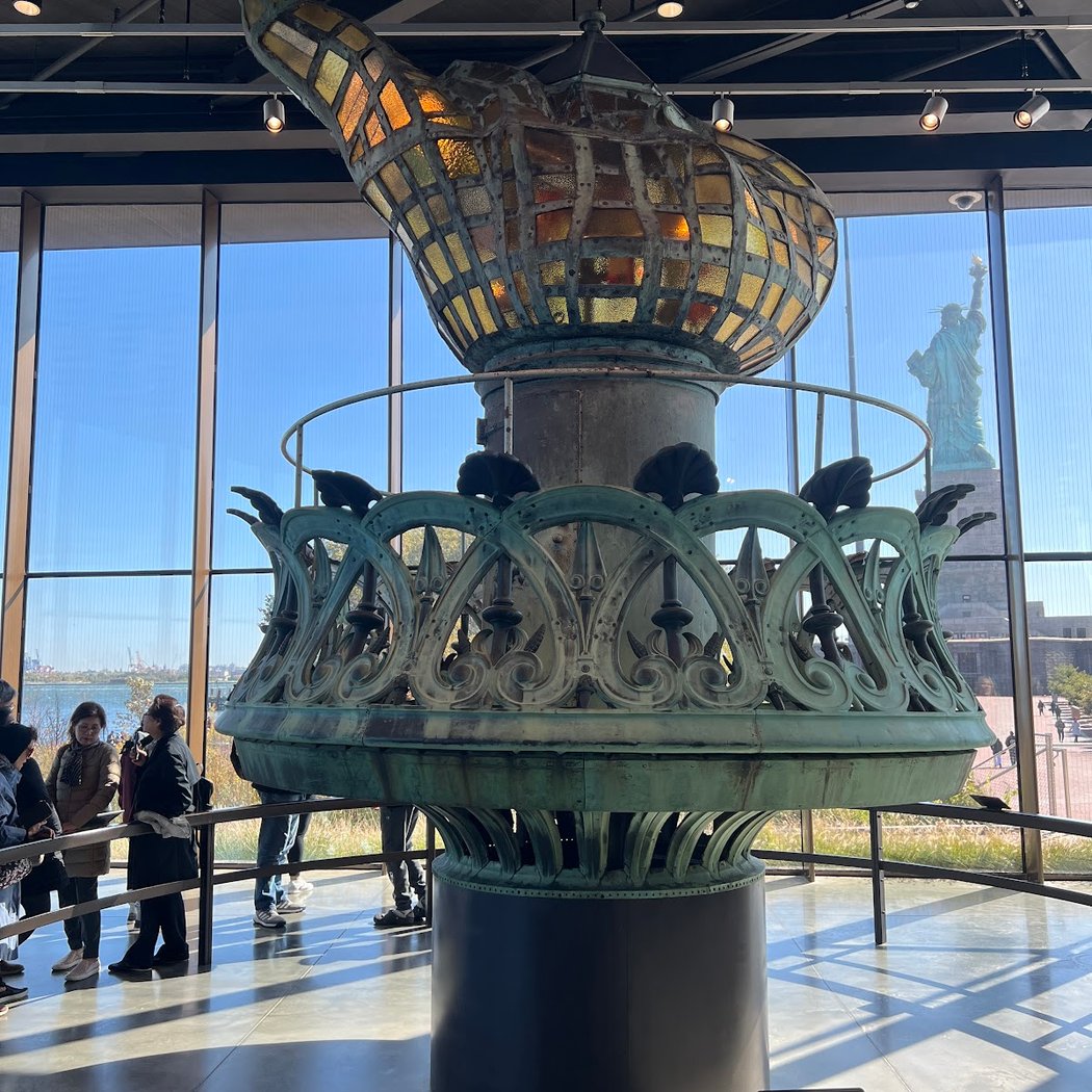 Visit the Crown and the Pedestal 2