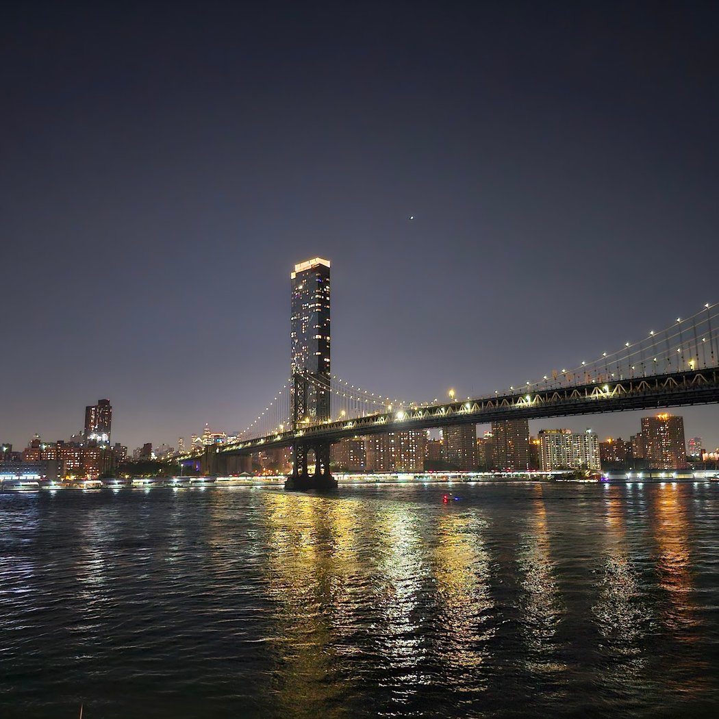 Vista Point Manhattan and Brooklyn bridges 2