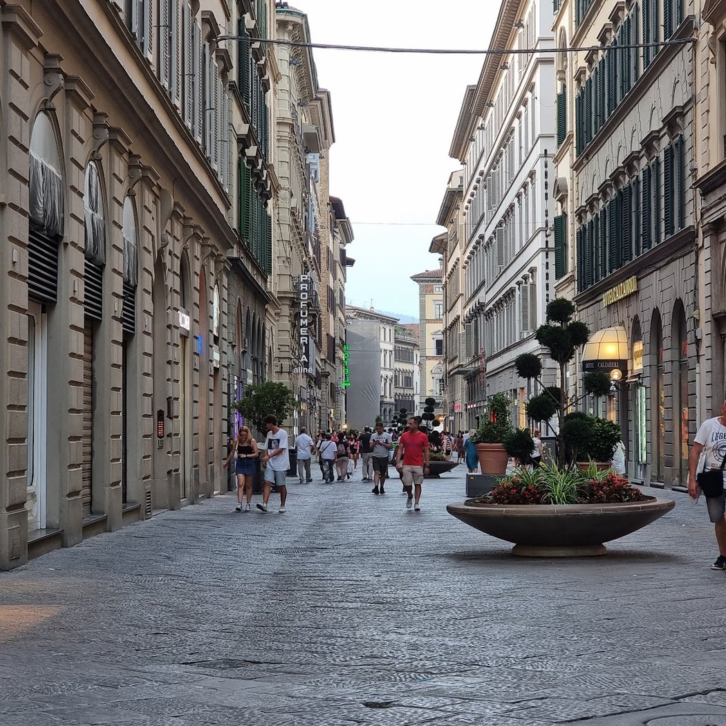 Via dei Calzaiuoli 2