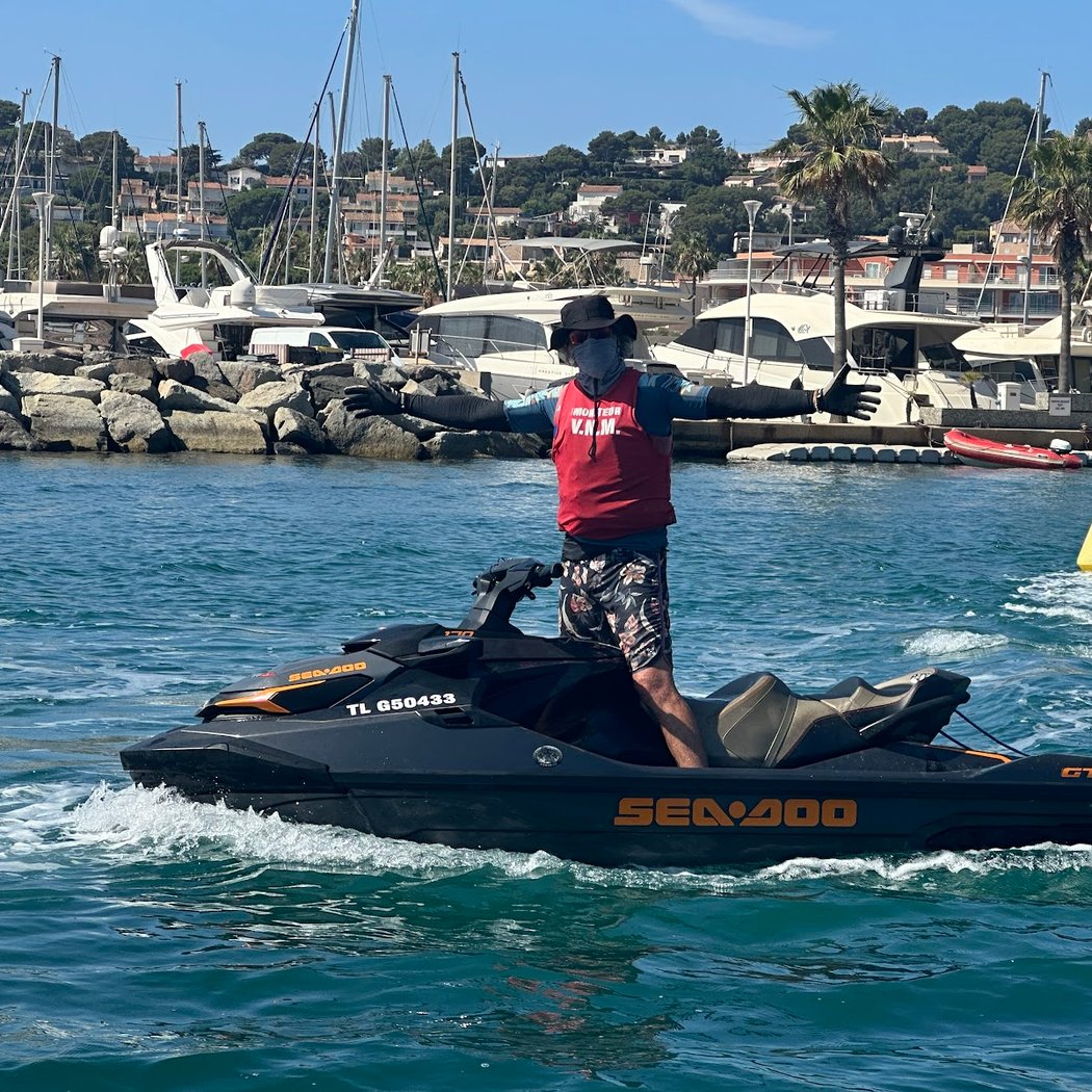 LES ELEPHANTS DE MER JET SKI 2