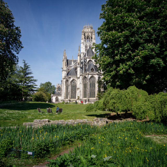 l'Hôtel-de-Ville Garden 1