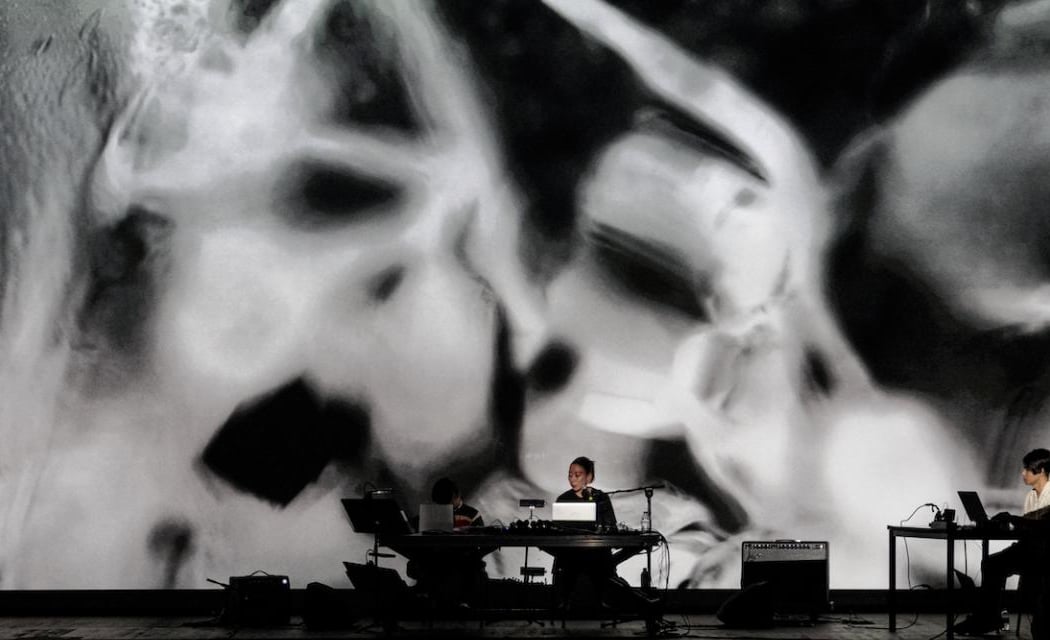 Tujiko Noriko et Joji Koyama - Concert audiovisuel 1