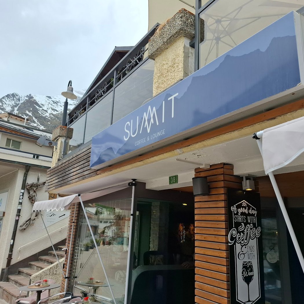 Summit Coffee & Lounge 3
