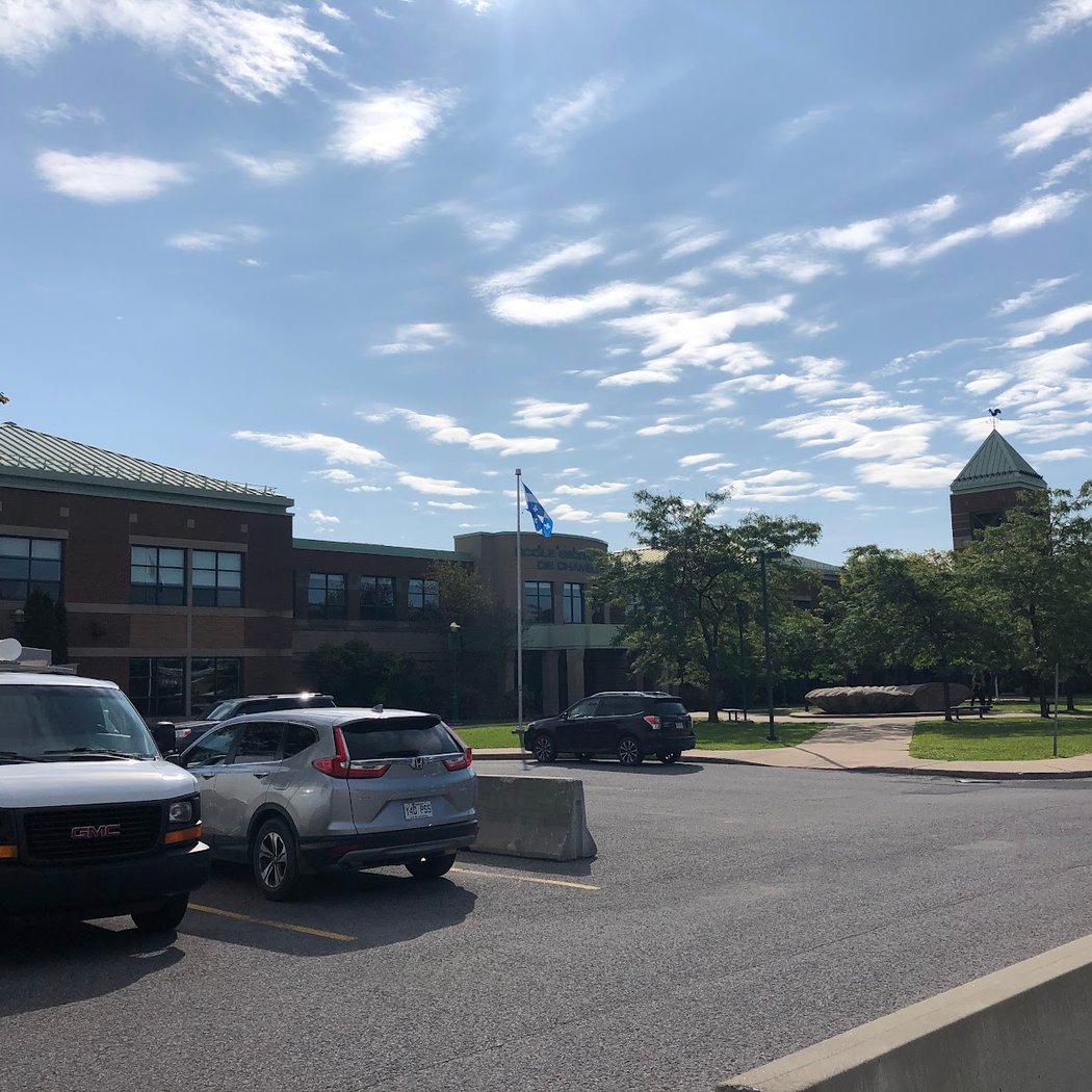 École Secondaire De Chambly 3