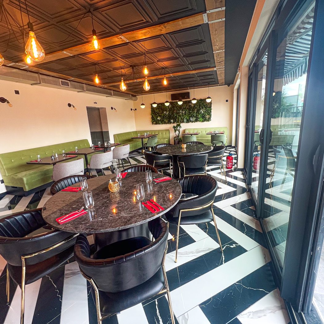 EZMA Restaurant 2