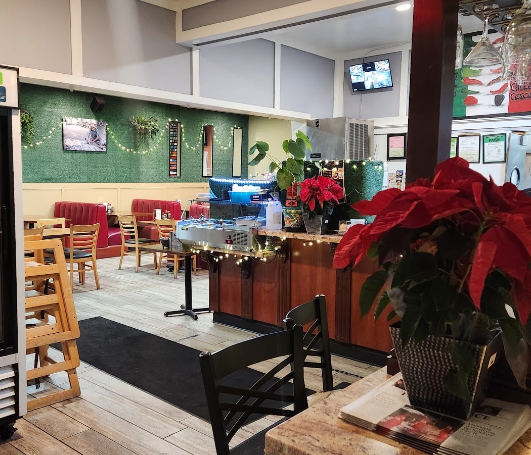 Los Molcajetes Fresh & Grill 2