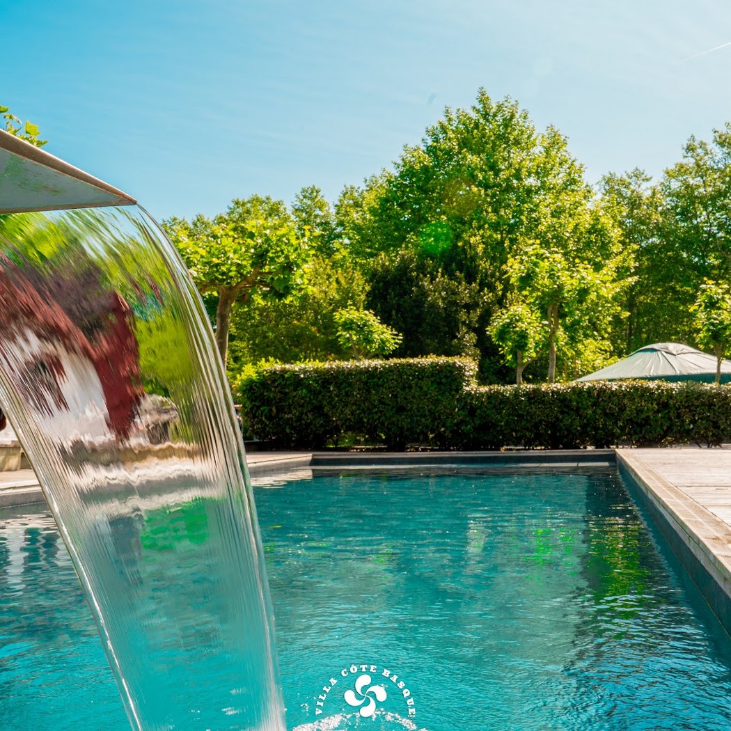 PISCINE PAYS BASQUE 1
