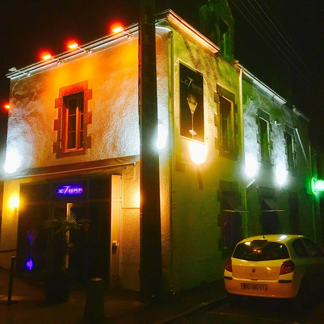 Le 7 Bar 2