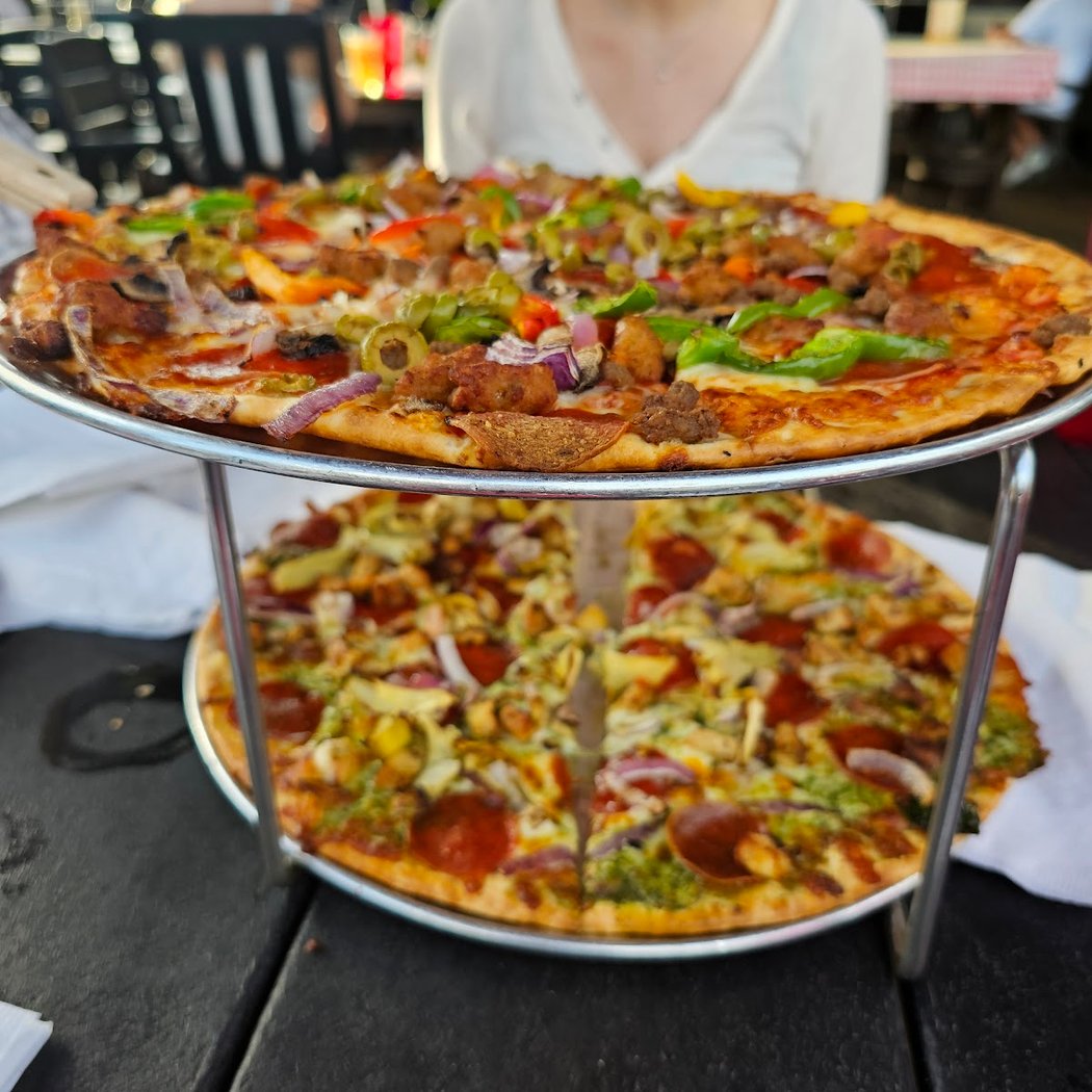 Red Zeppelin Pizza 3