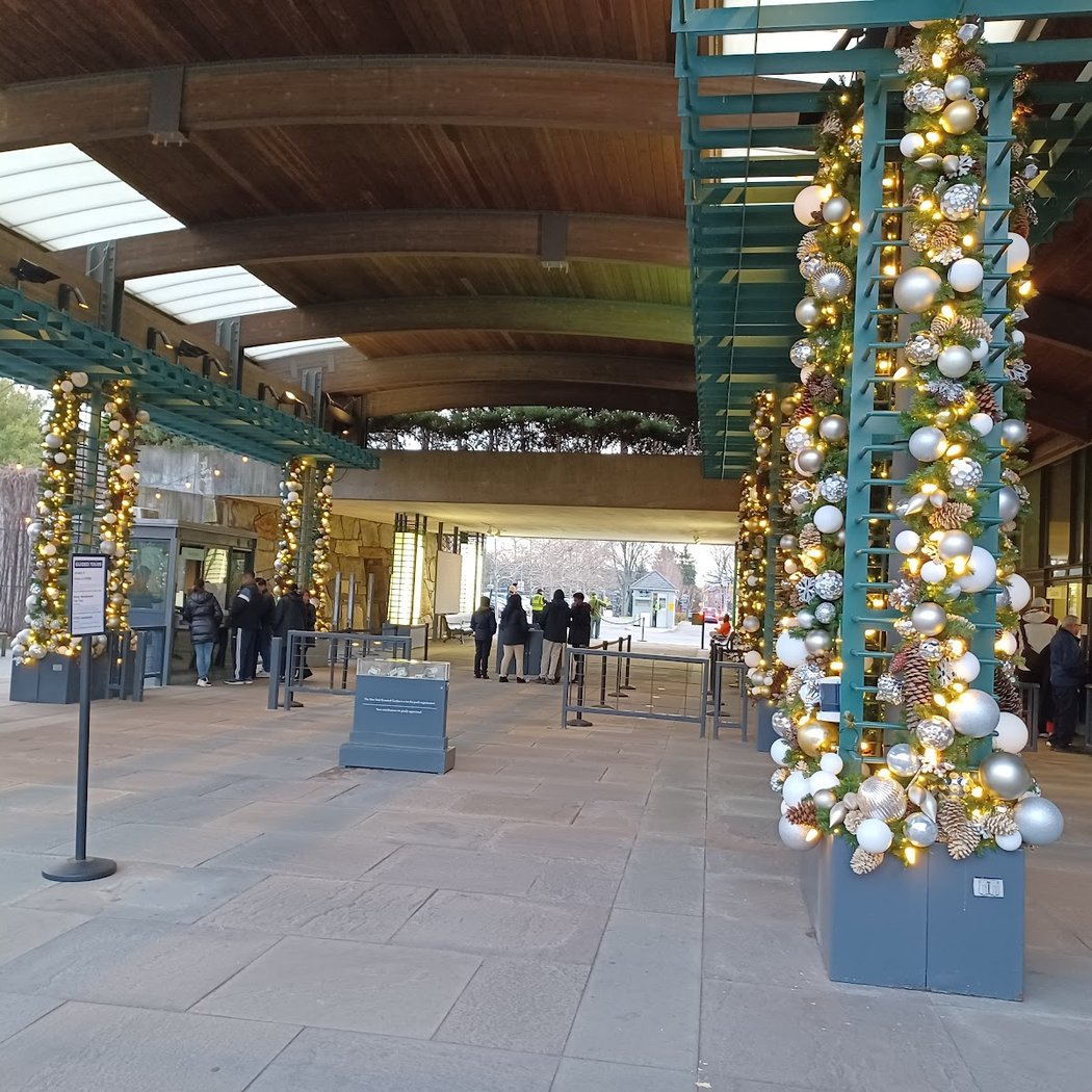 Leon Levy Visitor Center 2