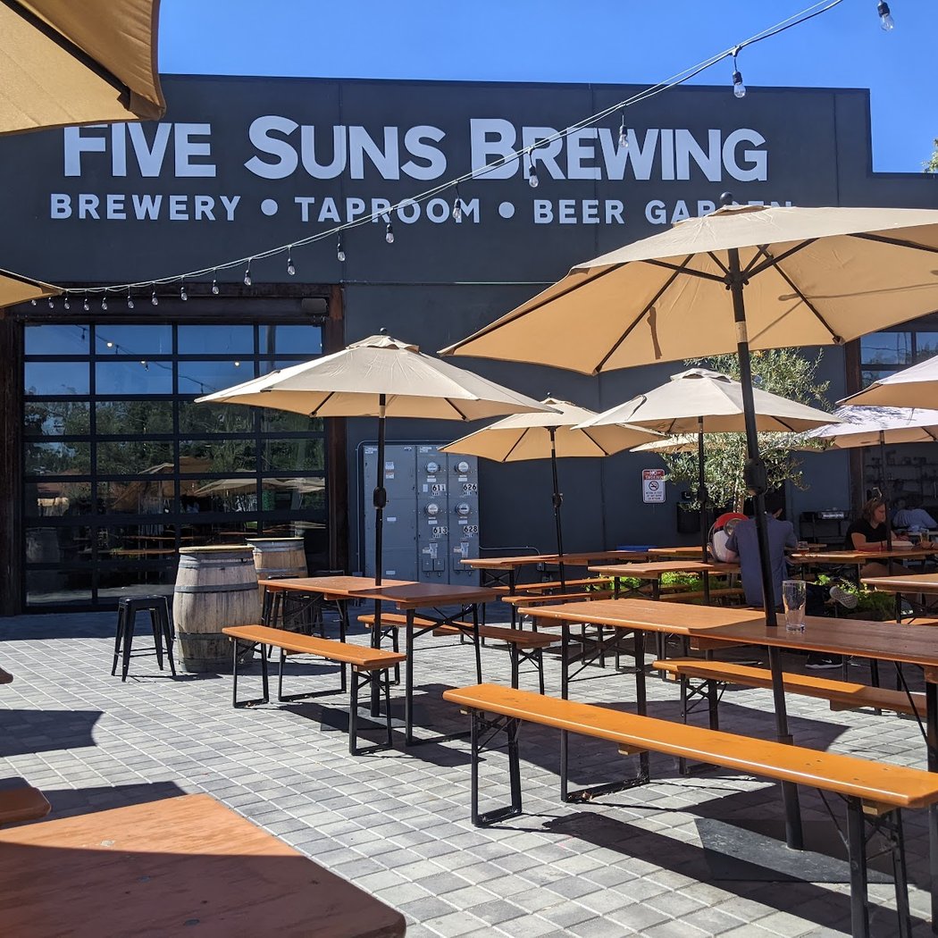 Live Music – Pacific Standard 3