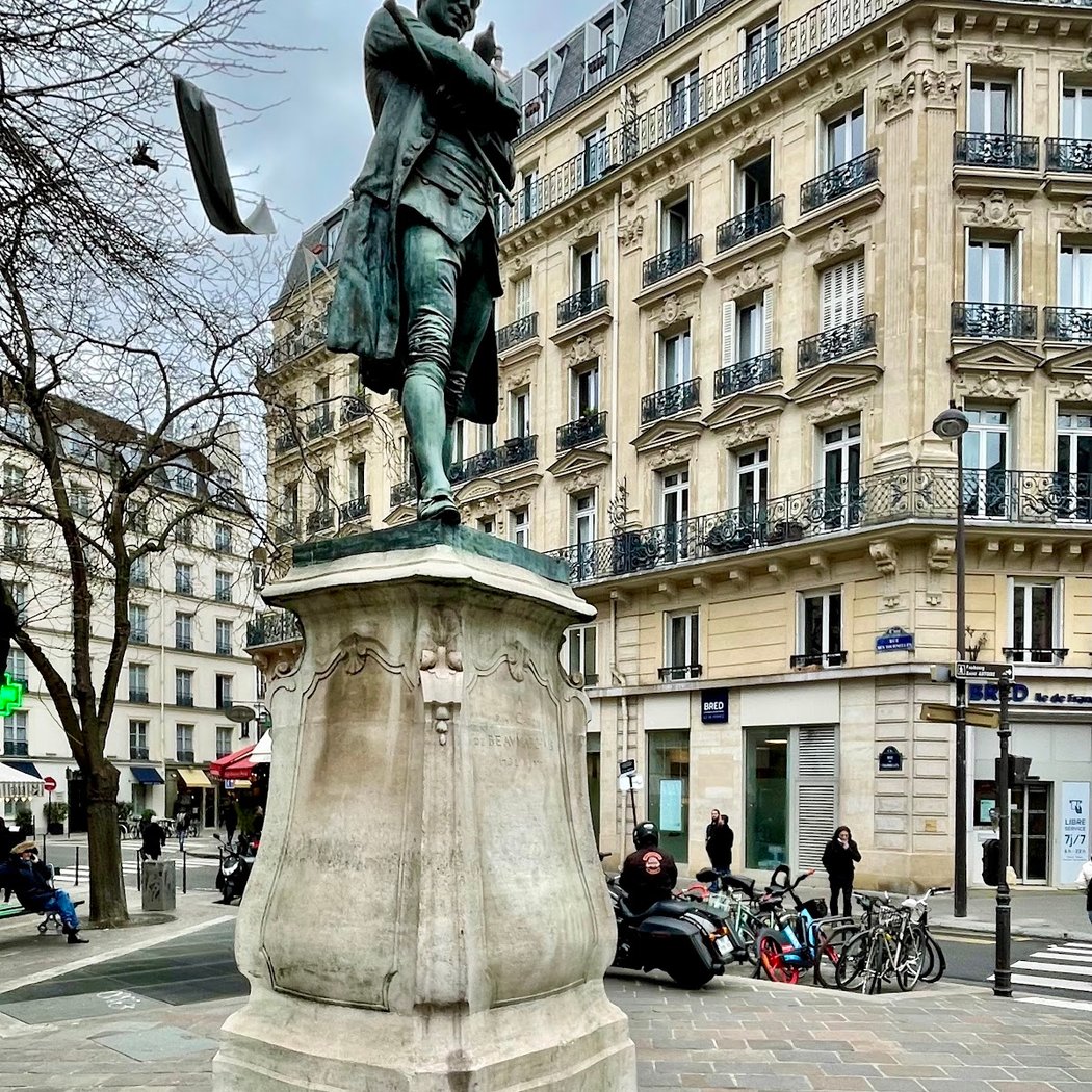 Statue de Pierre-Augustin Caron de Beaumarchais 3