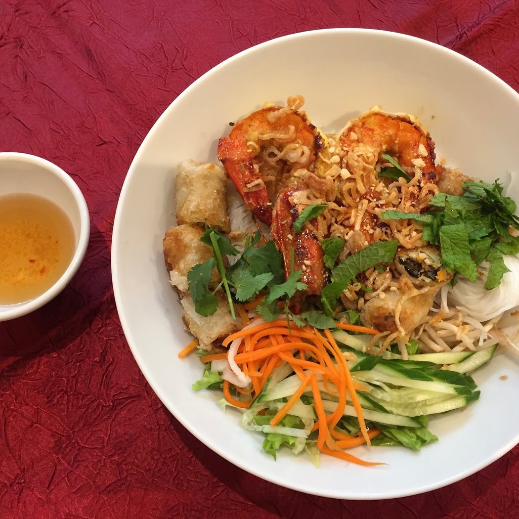 La Petite Table De Saigon 1