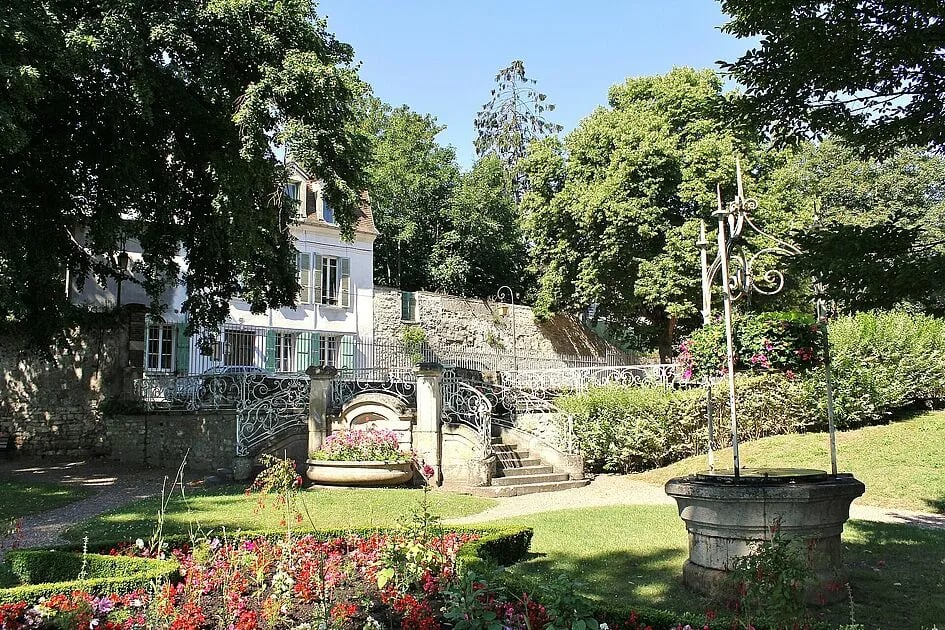 Square du Château 2