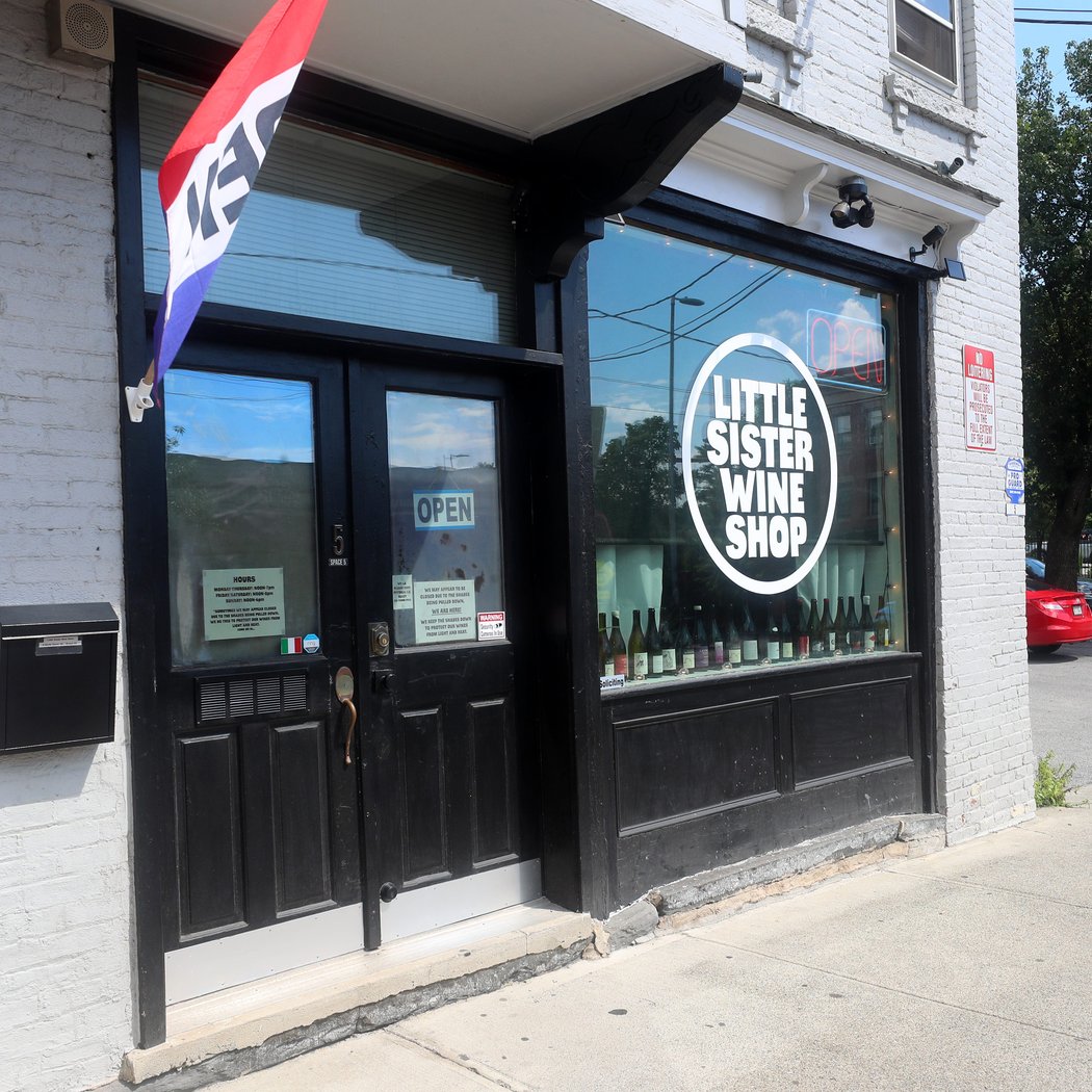 Little Sister Wine Shop 3