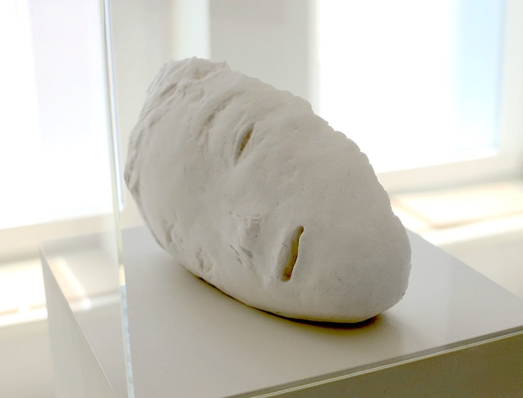 Maskenwesen aus Papier 1