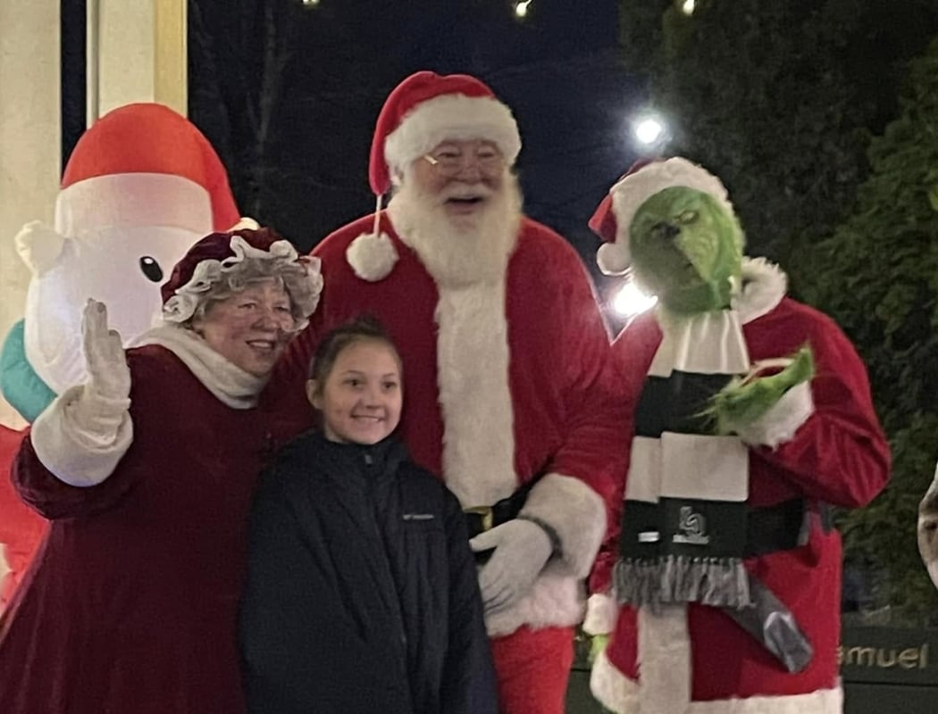 Lake Orion Sing & Stroll Tree Lighting and Hometown 1