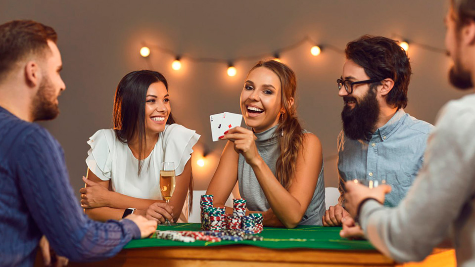 FREE Texas Hold'em Bar Poker at The Fitz