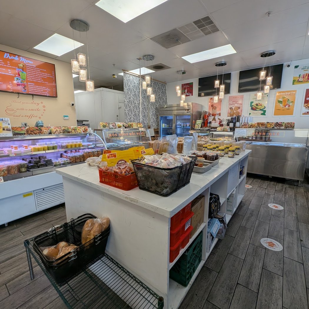 MaMa House Sandwiches & Deli 3