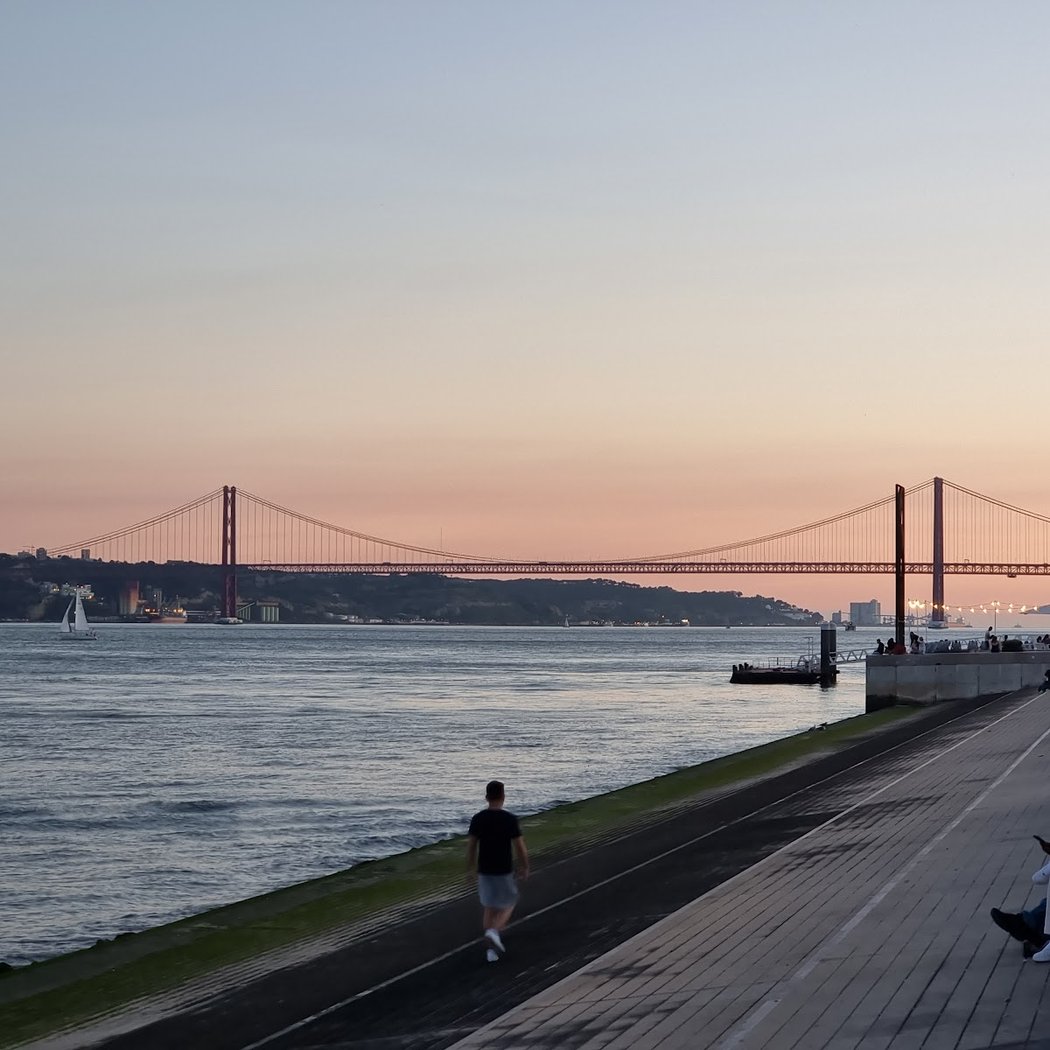 Avenida Ribeira das Naus