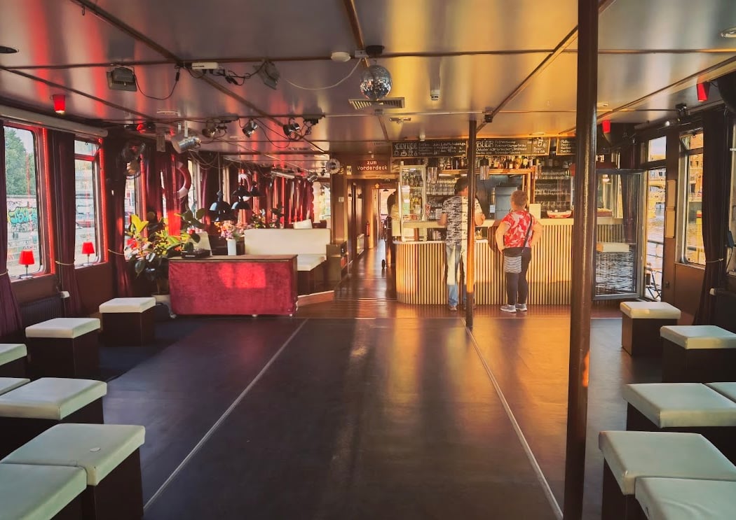 Floating Lounge at Shipotel 2