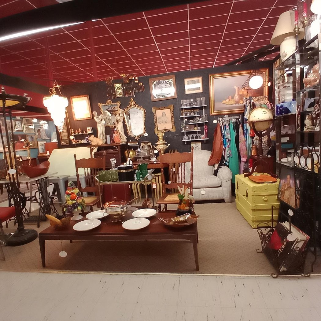 Newburgh Vintage Emporium Ware-House 3
