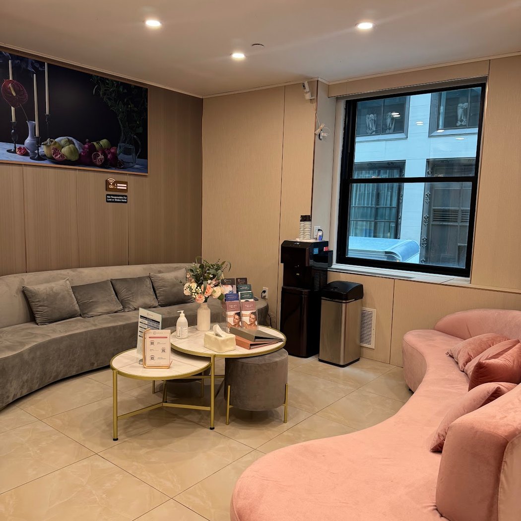 Bared Monkey Laser Spa - Grand Central 3