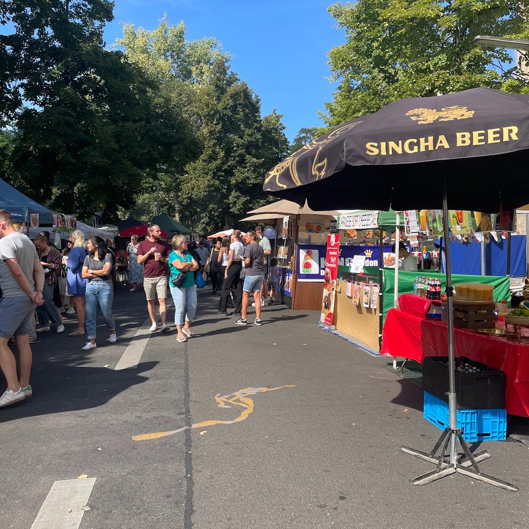 Flohmarkt am Fehrbelliner Platz