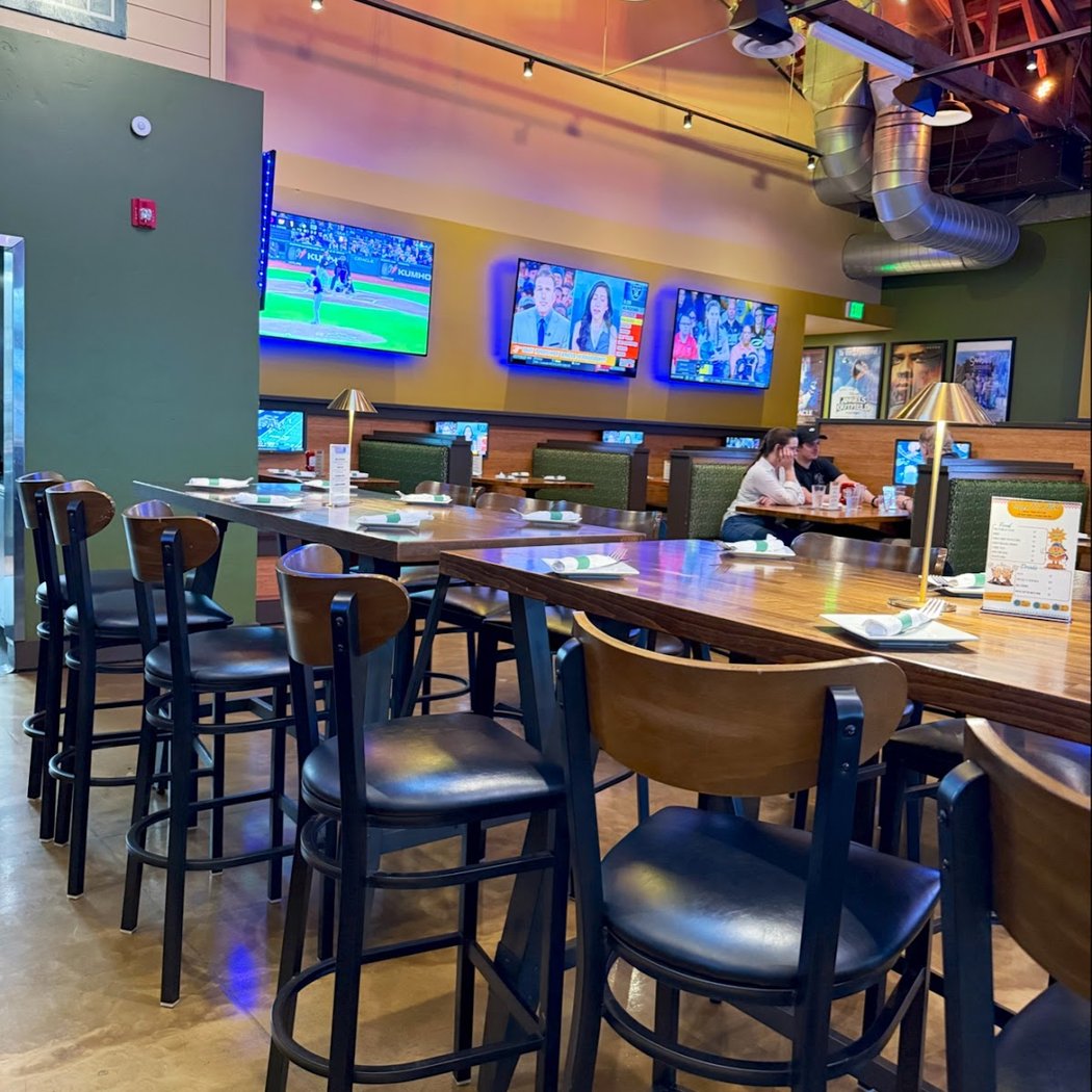Highlands Sports Bar & Grill 4