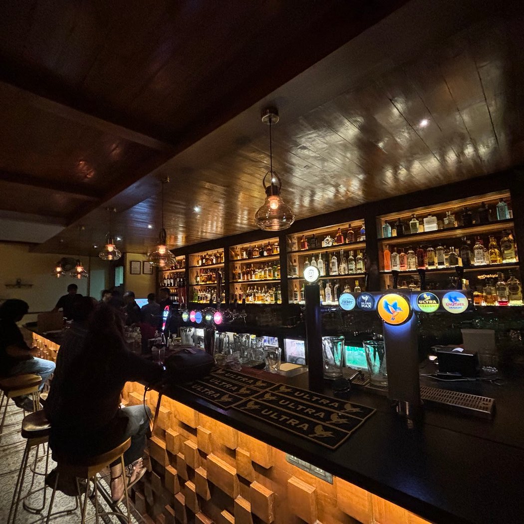 CHAPTER ONE Bar|Maiin 2