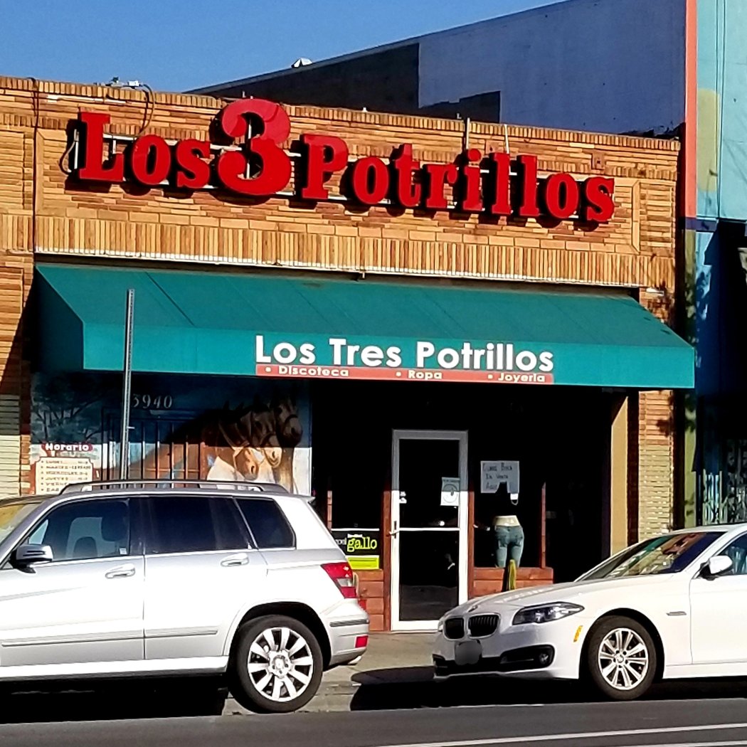 Los 3 Potrillos Western Wear 2